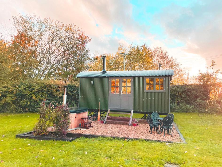 Old King William Shepherd Huts And Private Hot Tubs In North Norfolk Hunworth Exterior foto